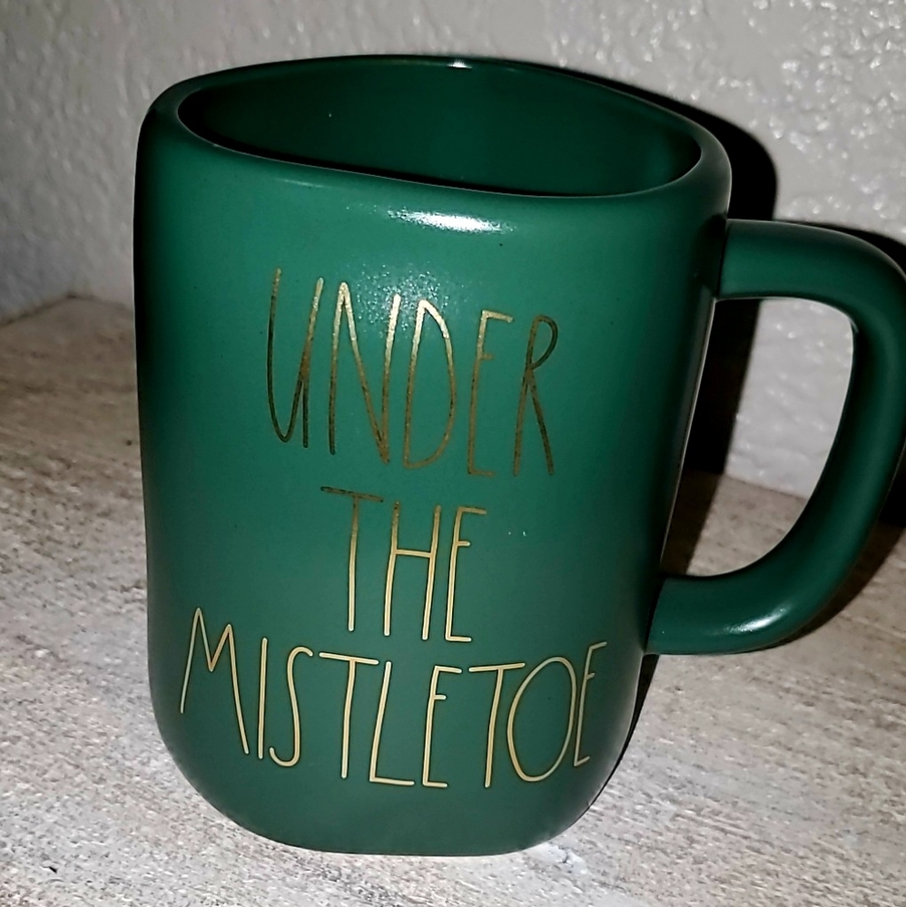 **SOLD** Rae dunn Christmas mug